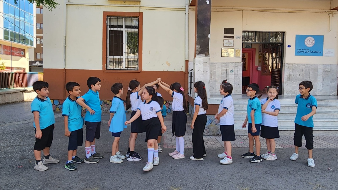 Okulumuzda Geleneksel Çocuk Oyunları Oynandı.